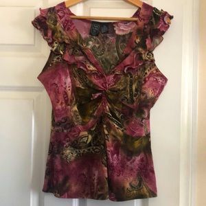 Suzie in the City - Fun twist top Floral ruffle sleeves